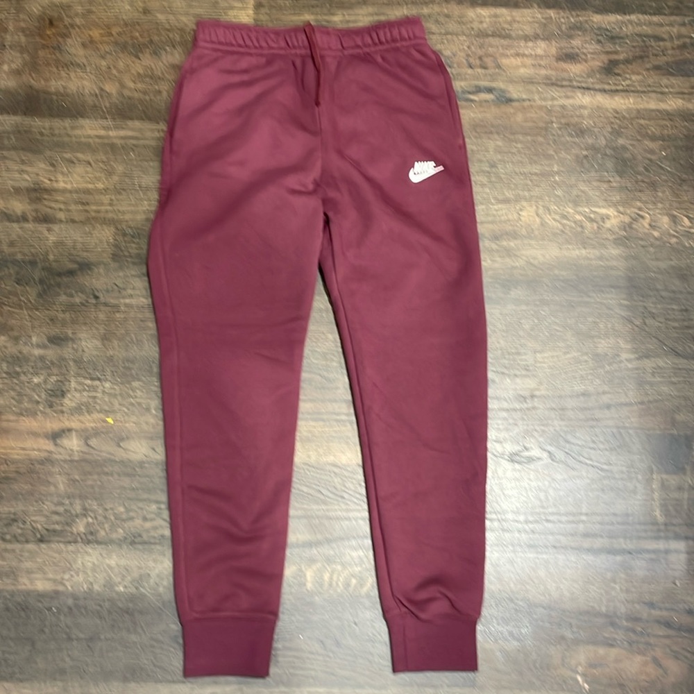 Brand new with tags Nike Holiday 2023 burgandy sweat pant.